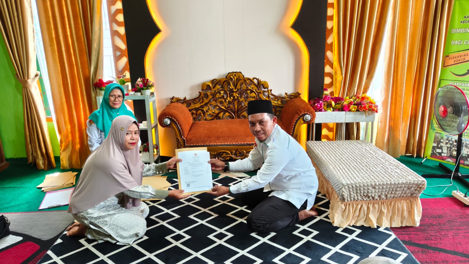 Pendamping PPH UINSI KUA Tanah Grogot Gelar Penyerahan Sertifikat Halal bagi Pelaku Usaha post thumbnail image