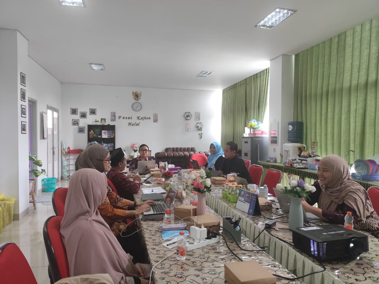 Konsisten Kawal Sertifikasi Halal, LPH UINSI Samarinda Kembali Gelar Sidang Fatwa Bersama MUI Kalimantan Timur post thumbnail image