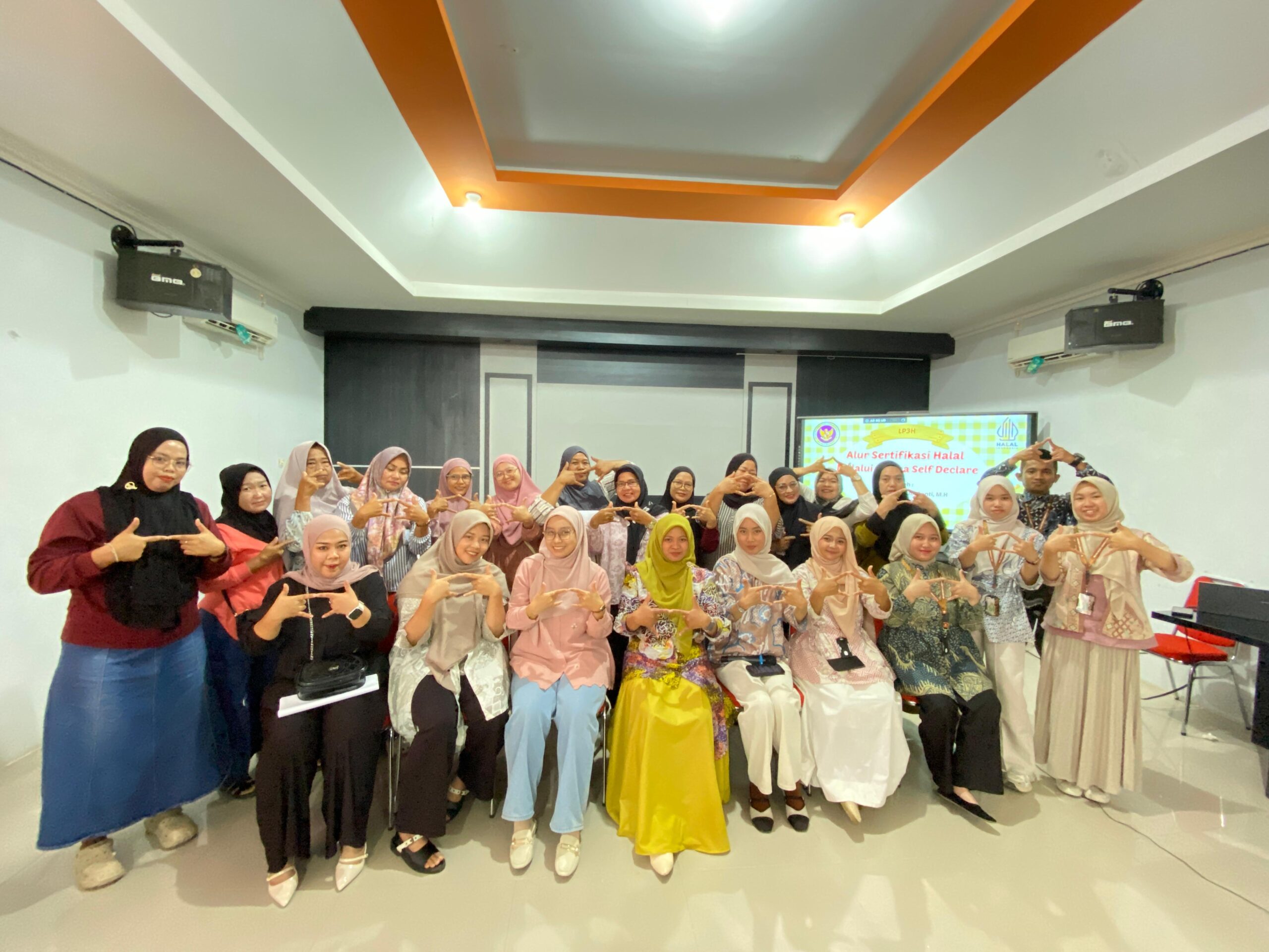 Sinergi KKN dan Edukasi Halal, Pendamping Halal LP3H UINSI Samarinda Sosialisasikan Sertifikasi Halal di Sebuntal post thumbnail image