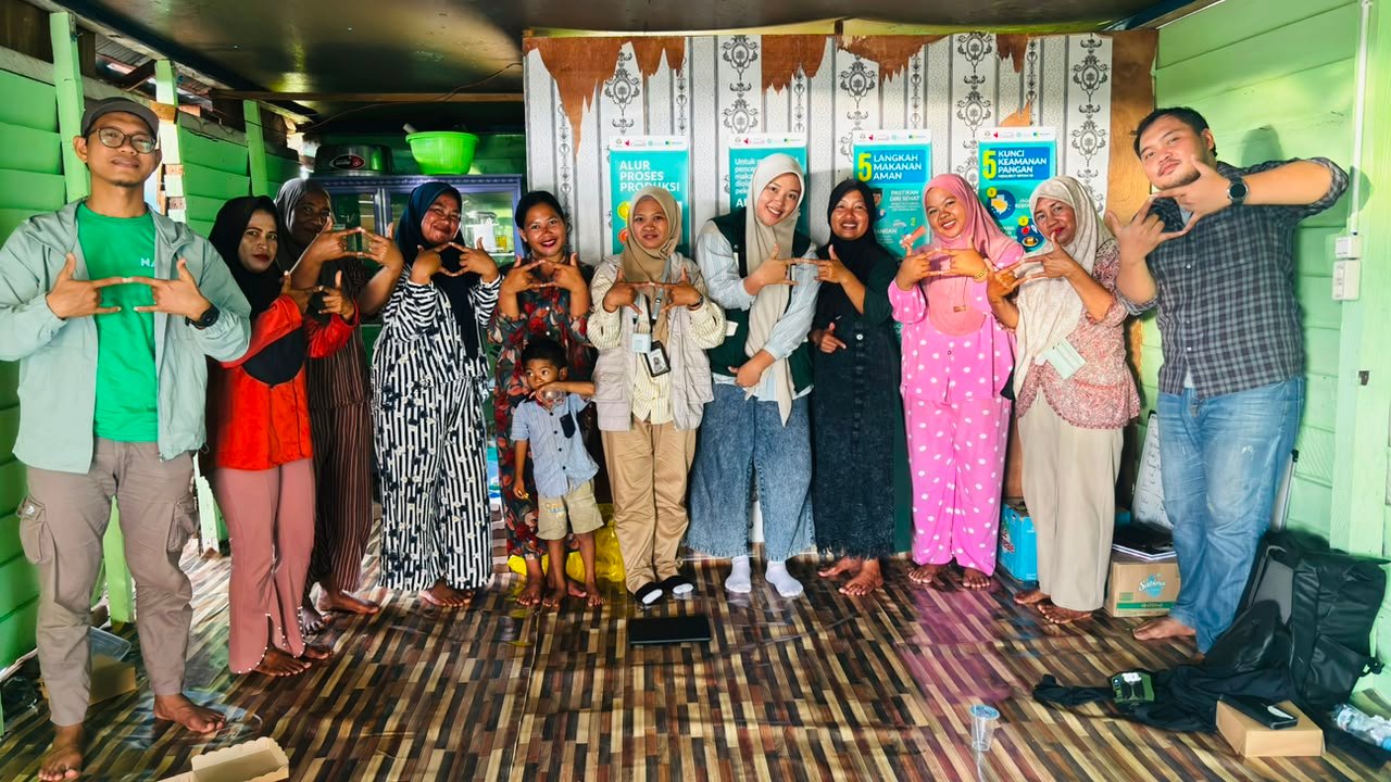 Menembus Jalur Air, Pendamping Halal LP3H UINSI Samarinda Jangkau Pelaku Usaha di Desa Sepatin Kukar post thumbnail image