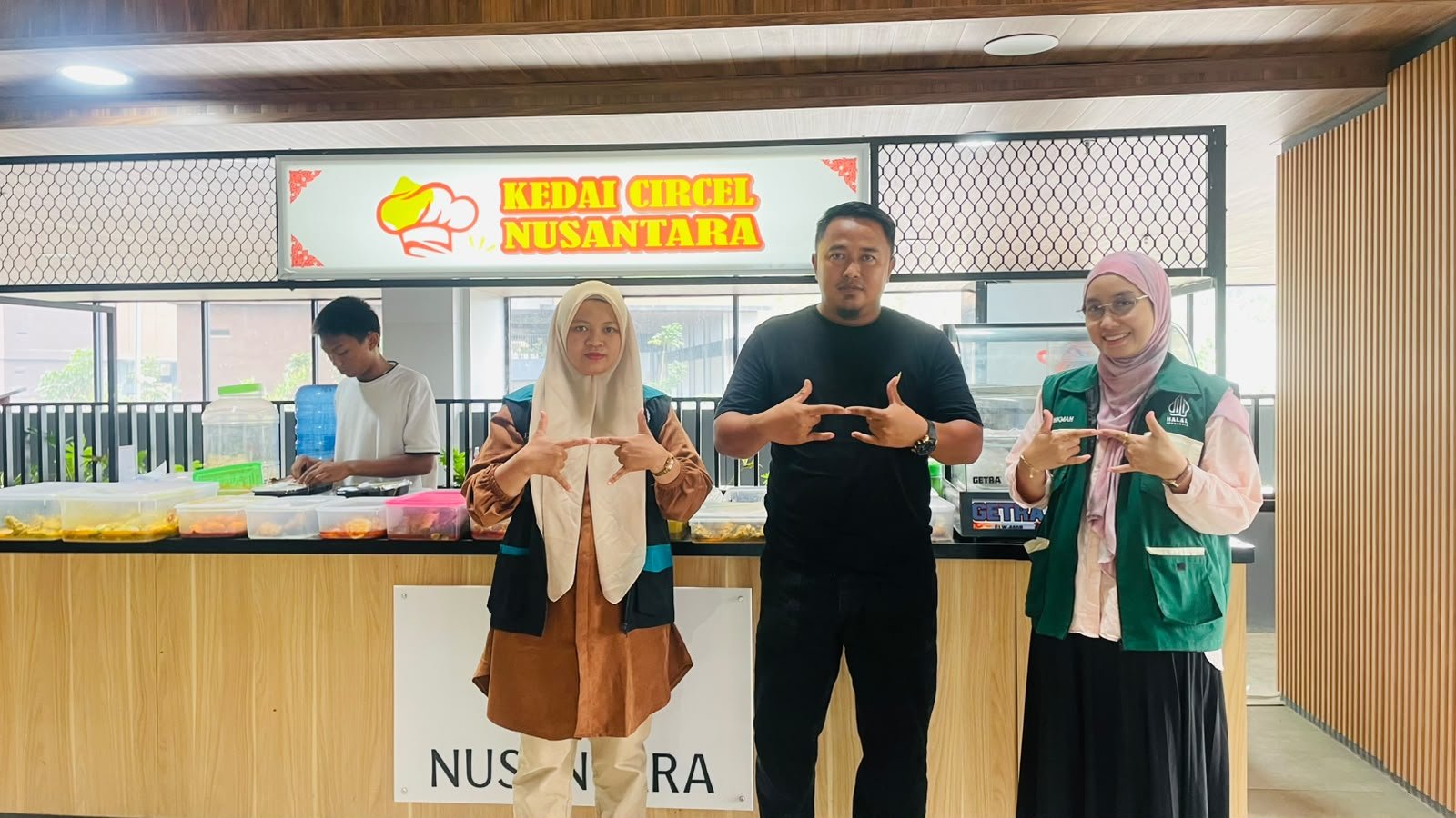 Bangkitkan Kesadaran Halal Pelaku Usaha, LPH UINSI Samarinda Audit Kedai Circel Nusantara di Wilayah Penyangga IKN post thumbnail image
